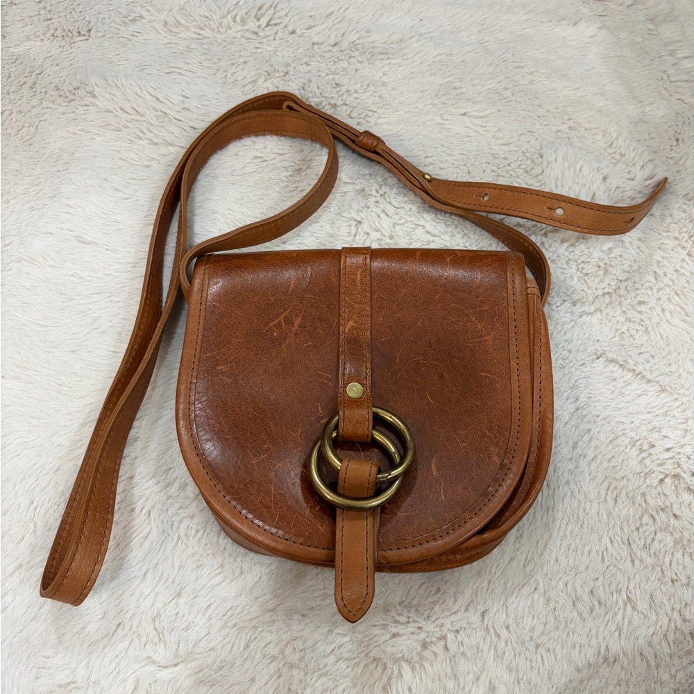 Elegant Tan Leather Crossbody Bag